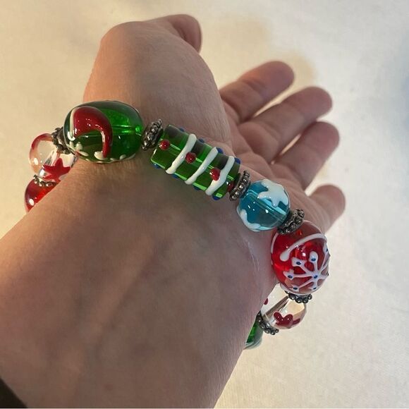 Christmas bracelet handmade lampworked glass beads stretchy bracelet - Picture 6 of 12